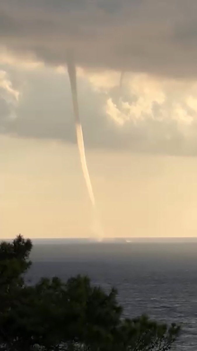 Hatay'da hortum! O anlar cep telefonu kamerasına yansıdı