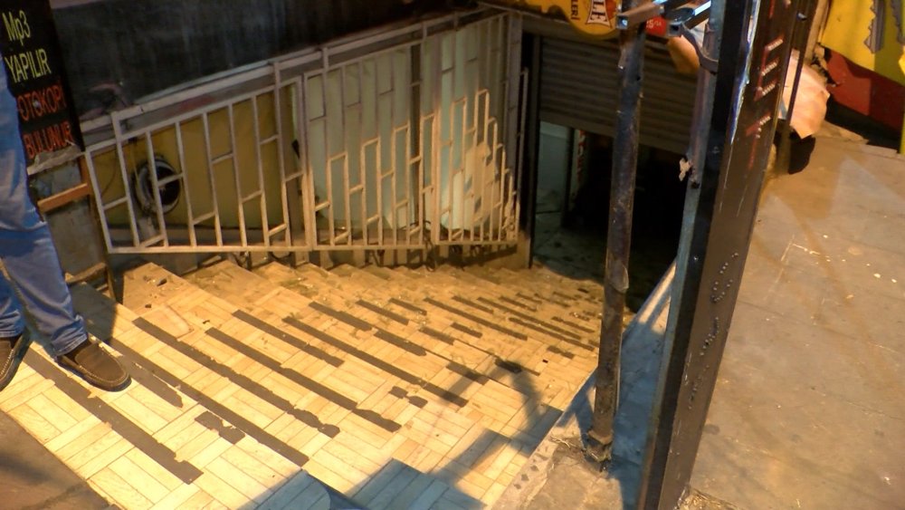 İstanbul'da korkunç saldırı: İnternet kafenin önüne patlayıcı madde attılar