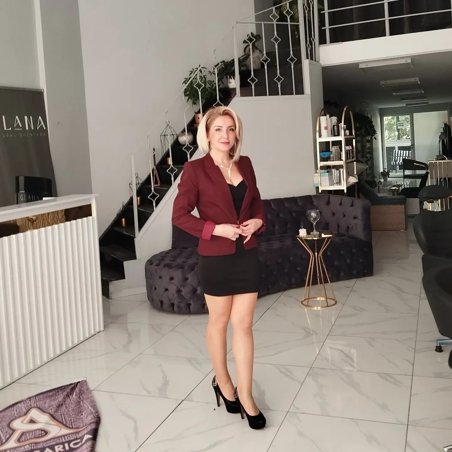 Zuhal Topal'la Yemekteyiz Asiye Sarıca güzelliği ile adından söz ettirdi.