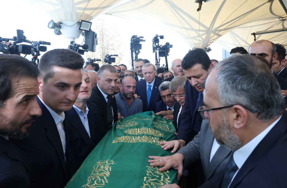 Recai Kutan, bugün toprağa verildi