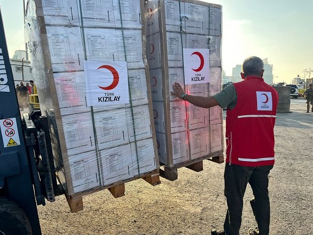 Türk Kızılayı, Lübnan'daki tahliye operasyonuna acil yardım malzemeleriyle destek veriyor