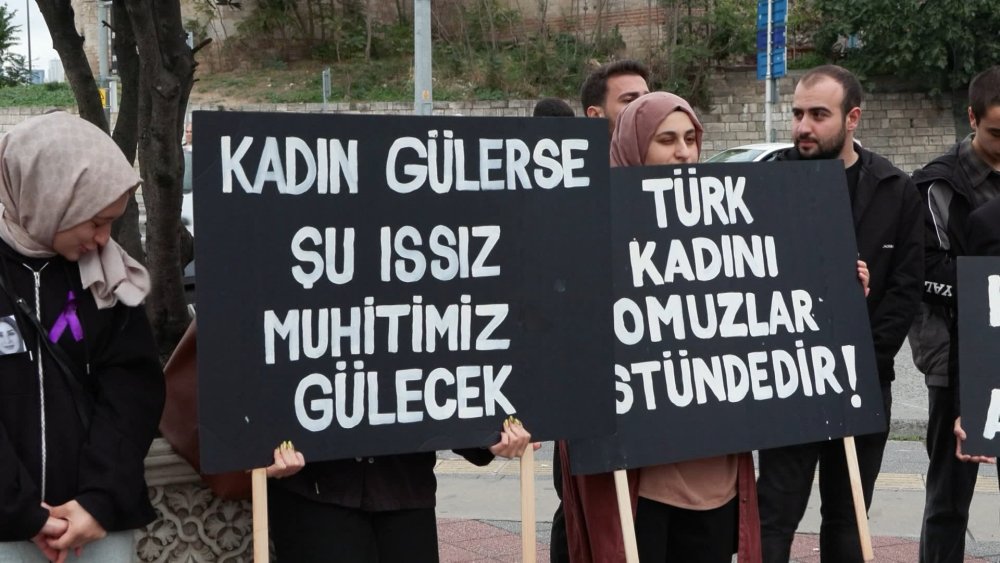 Edirnekapı Surlarında İkbal Uzuner ve Ayşenur Halil için 'Saygı nöbeti'