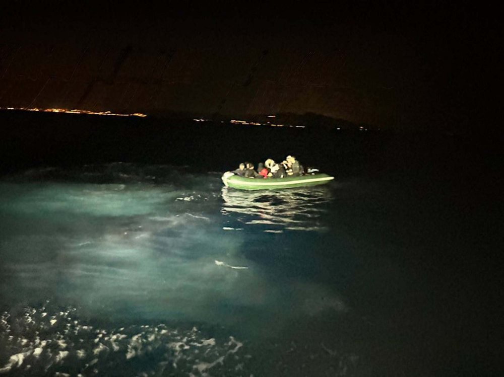 İzmir'de üç farklı botta 134 kaçak göçmen yakalandı