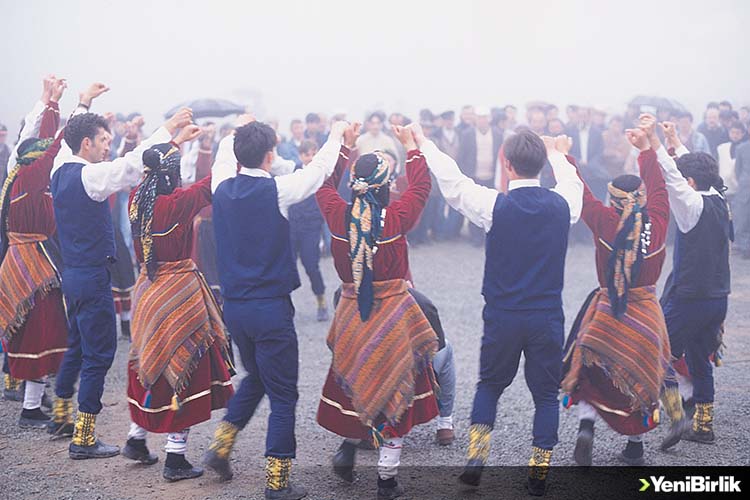 Horon Her Yerde Oynanmaz! 5