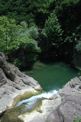 Tek Perdelik Bir Oyun: Su, Su Gibi Akıp Gitti 1