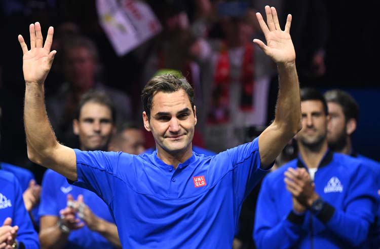 Roger Federer kortlara veda etti 15