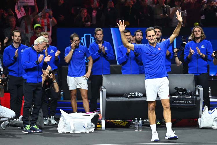 Roger Federer kortlara veda etti 9
