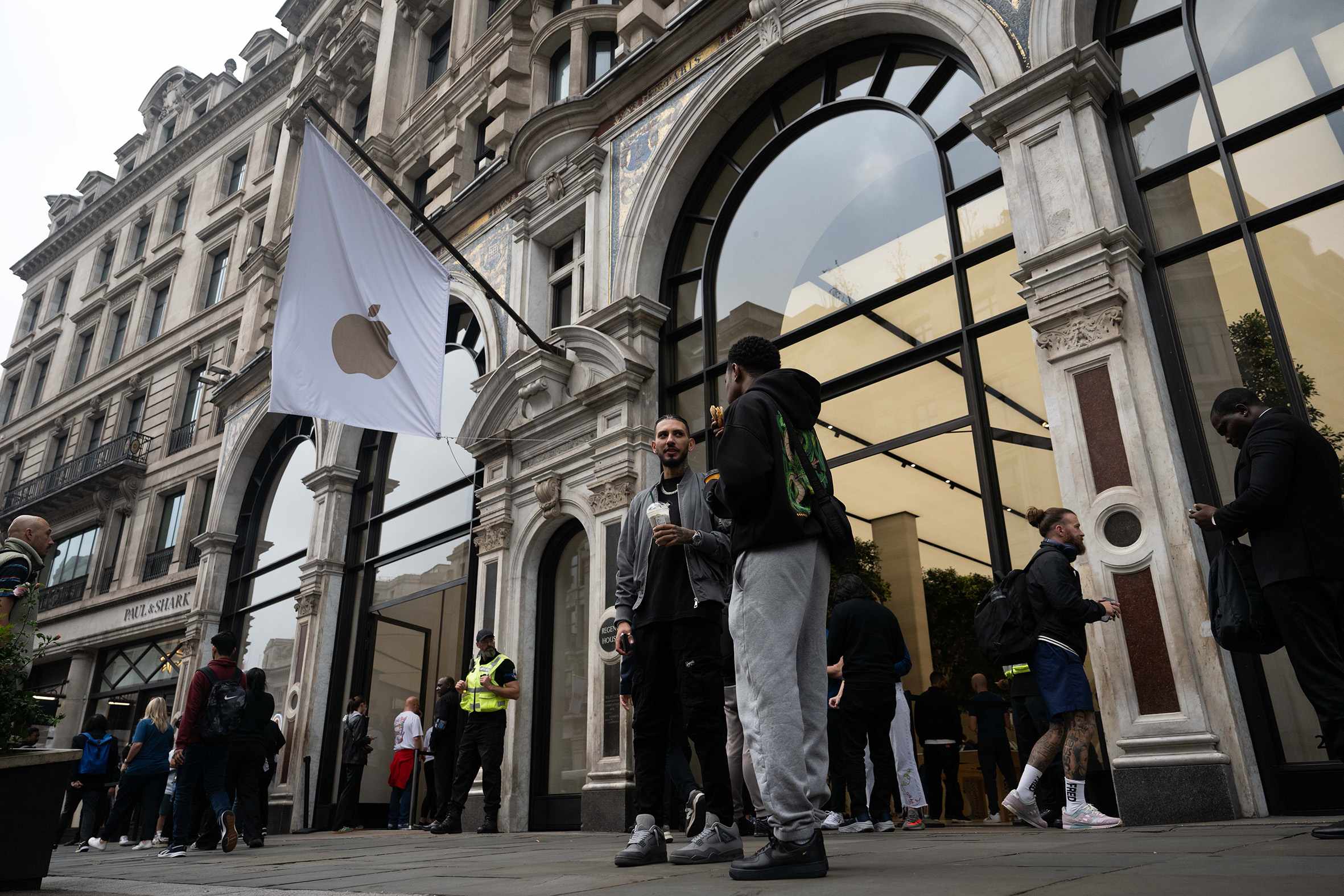 IPhone 16 İngiltere'de satışa başladı 1