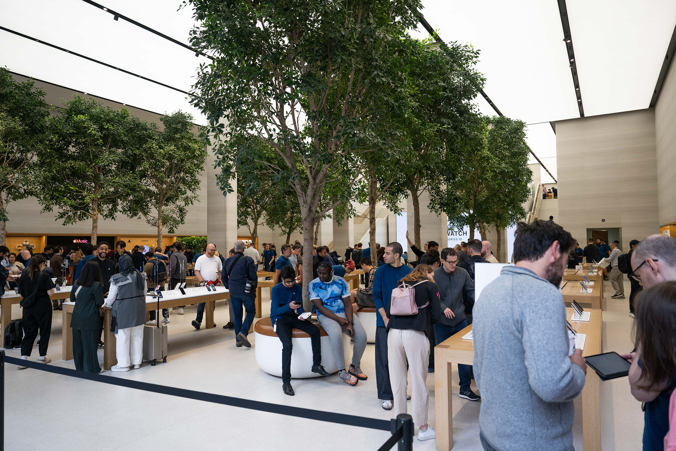 IPhone 16 İngiltere'de satışa başladı 4