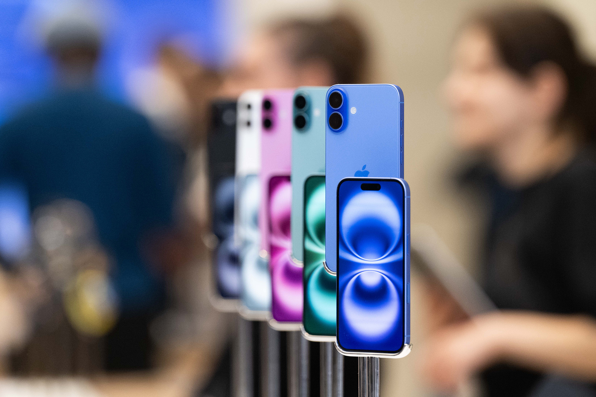 IPhone 16 İngiltere'de satışa başladı 6