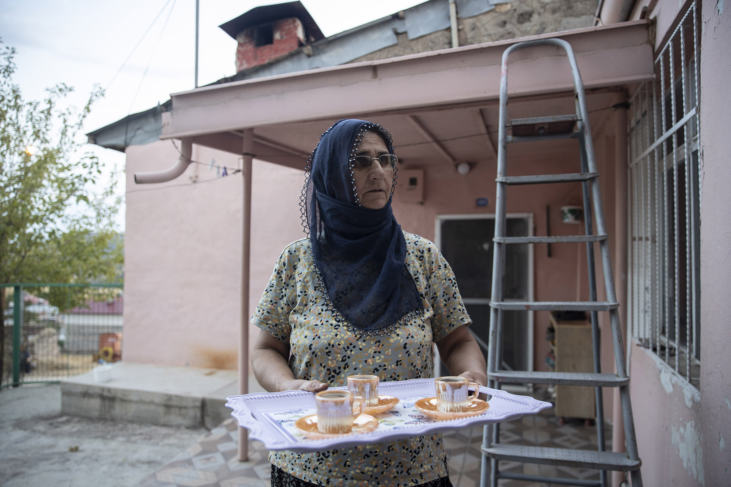 Güz gelince köylüler dağlara çıkıp topluyor! 12