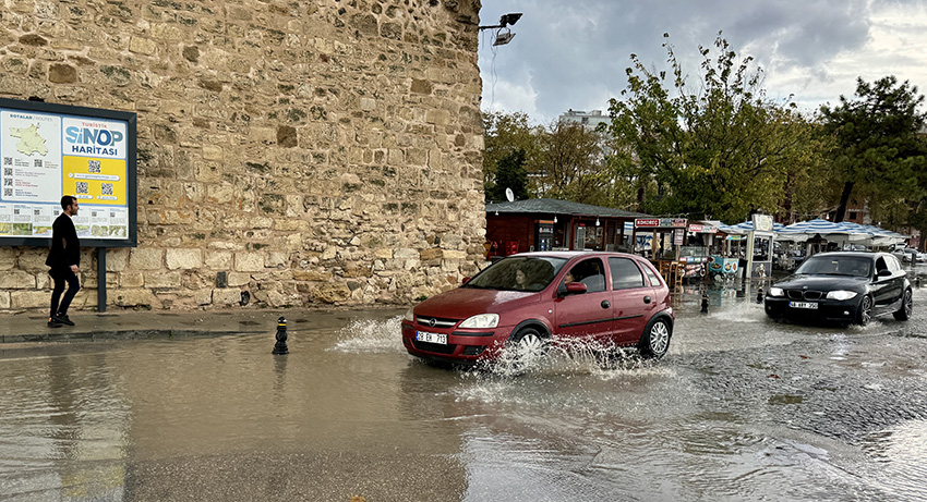 Sinop'ta sağanak yağış taşkınlık yarattı 1