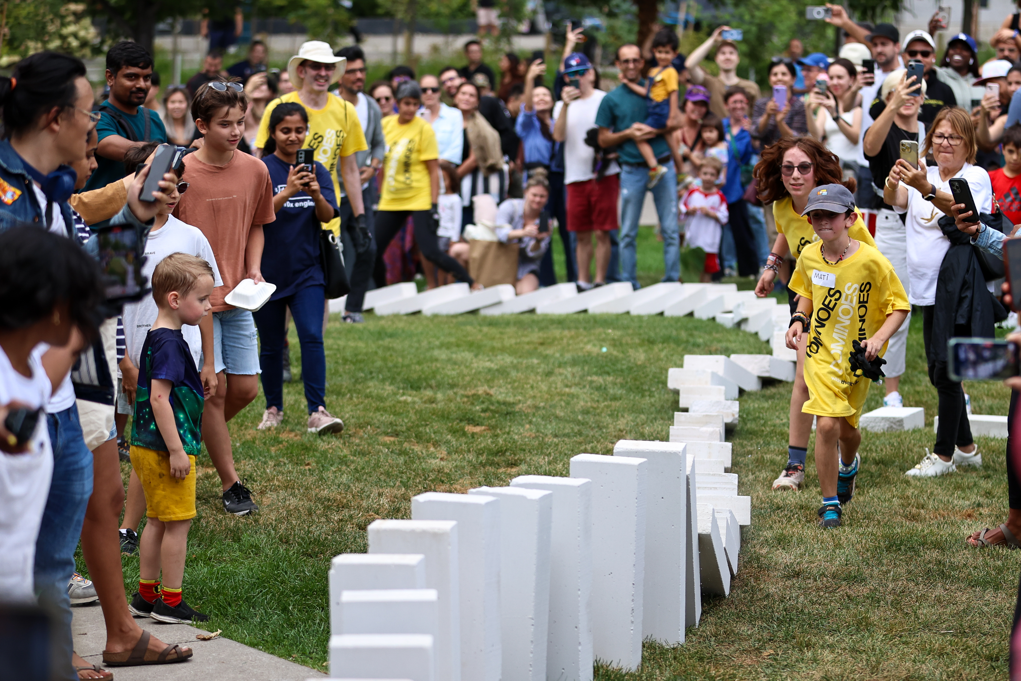 8000 Domino Taşı Toronto’da devrildi 1