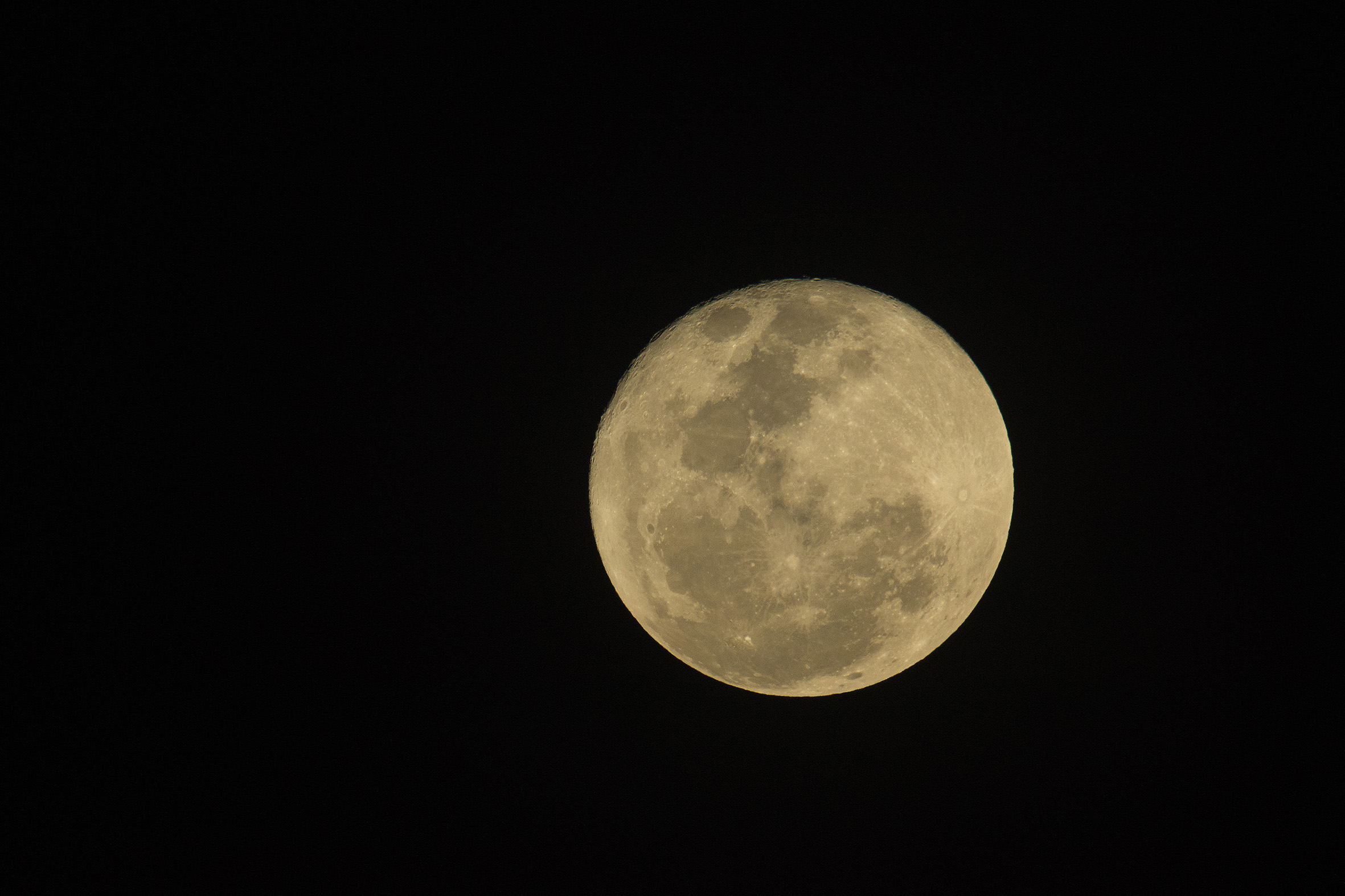 İşte dünyadan dolunay manzaraları 3