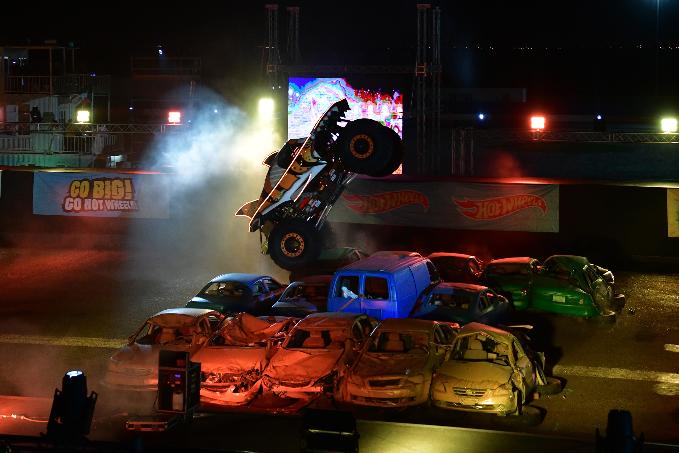 'Canavar Kamyon' gösterisi herkesi coşturdu 7