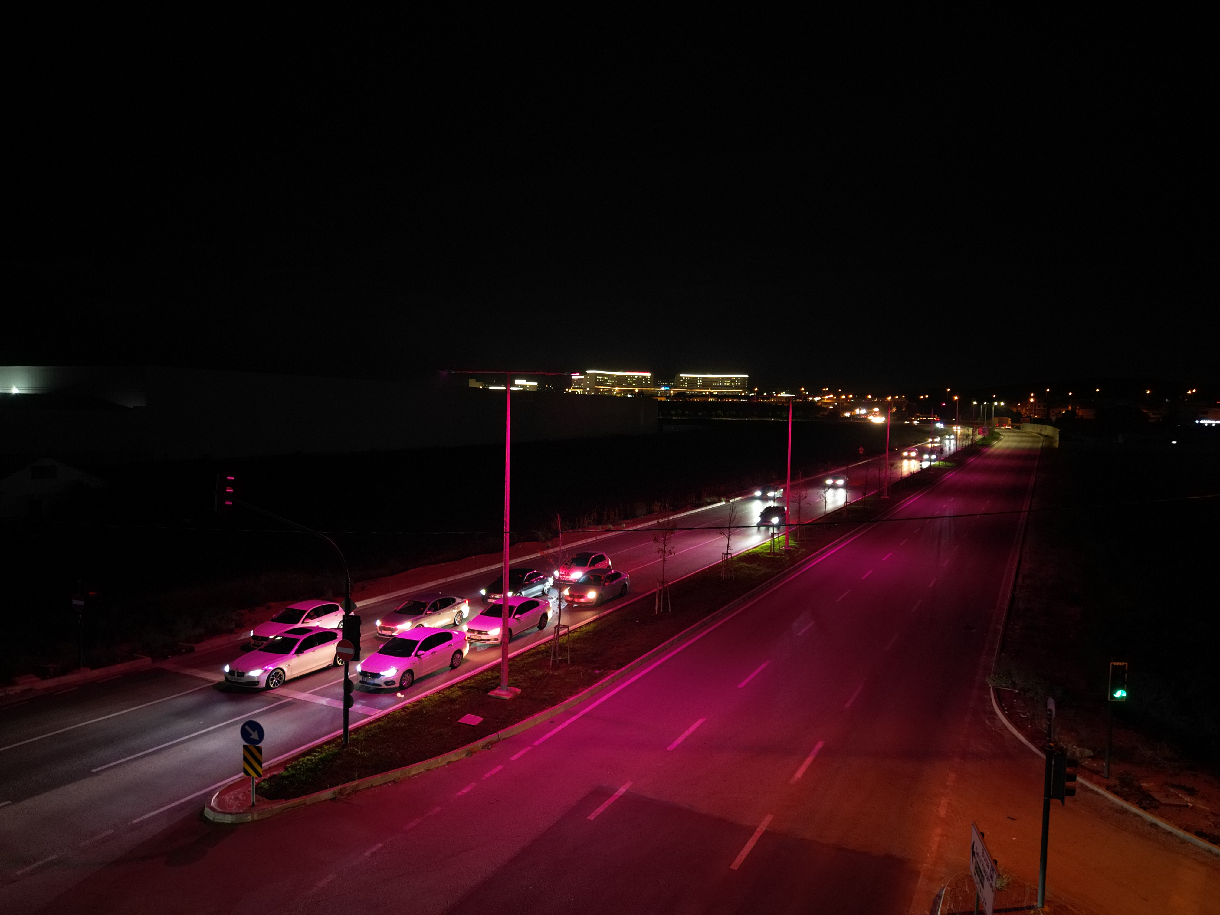 UEDAŞ meme kanseri farkındalığı için sokak lambalarını pembe renkte yaktı 2