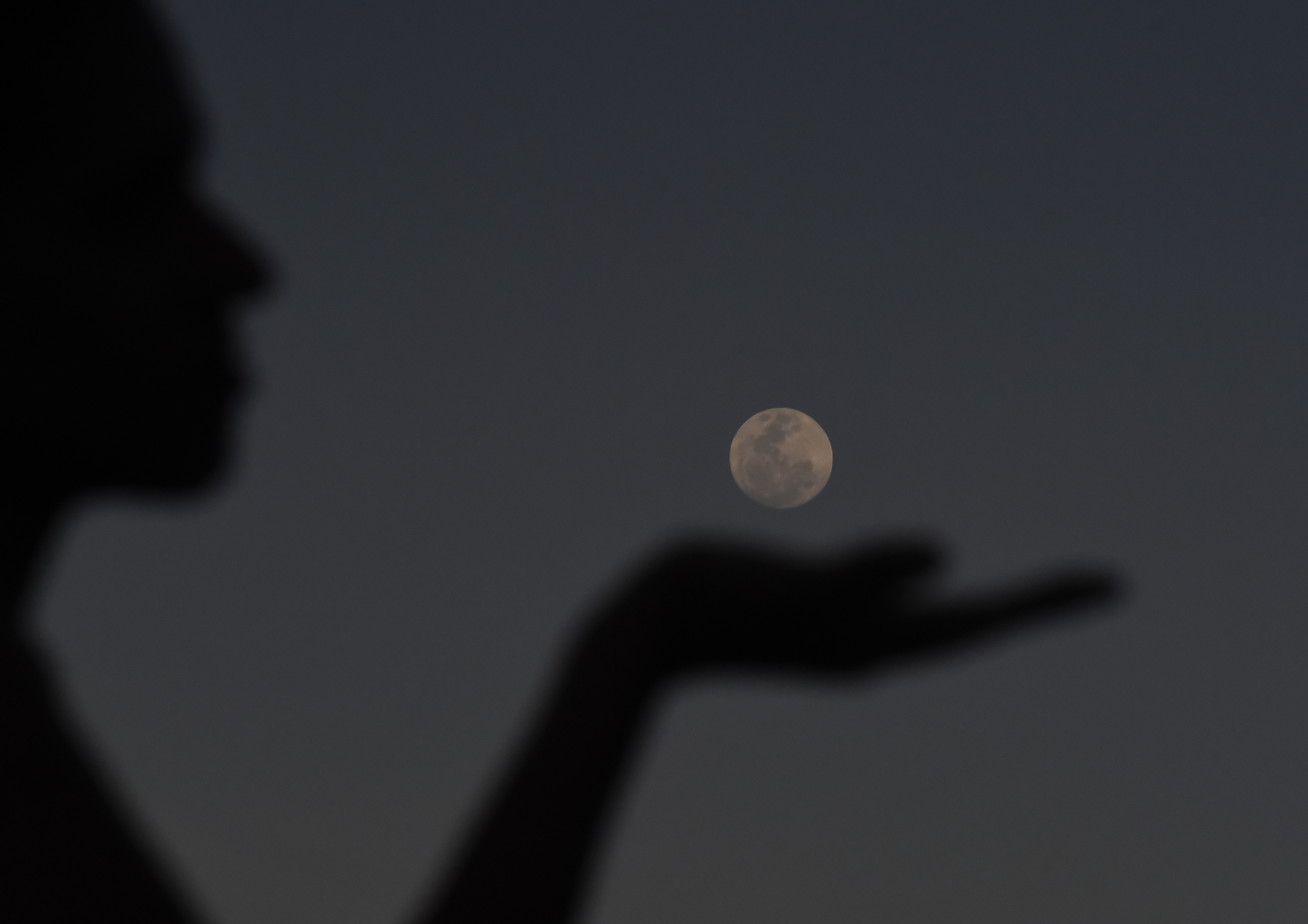 İşte dünyadan dolunay manzaraları 5