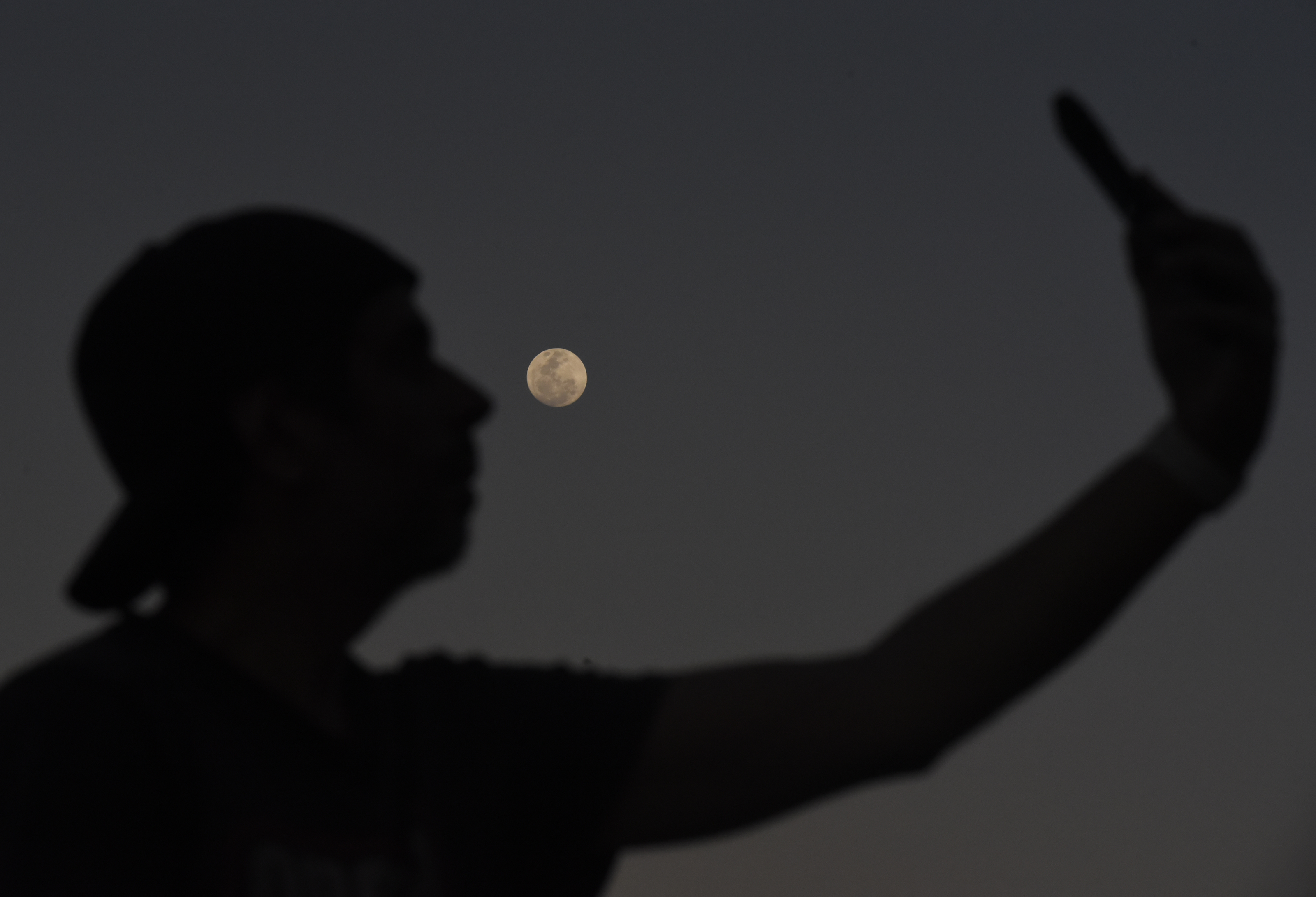 İşte dünyadan dolunay manzaraları 10