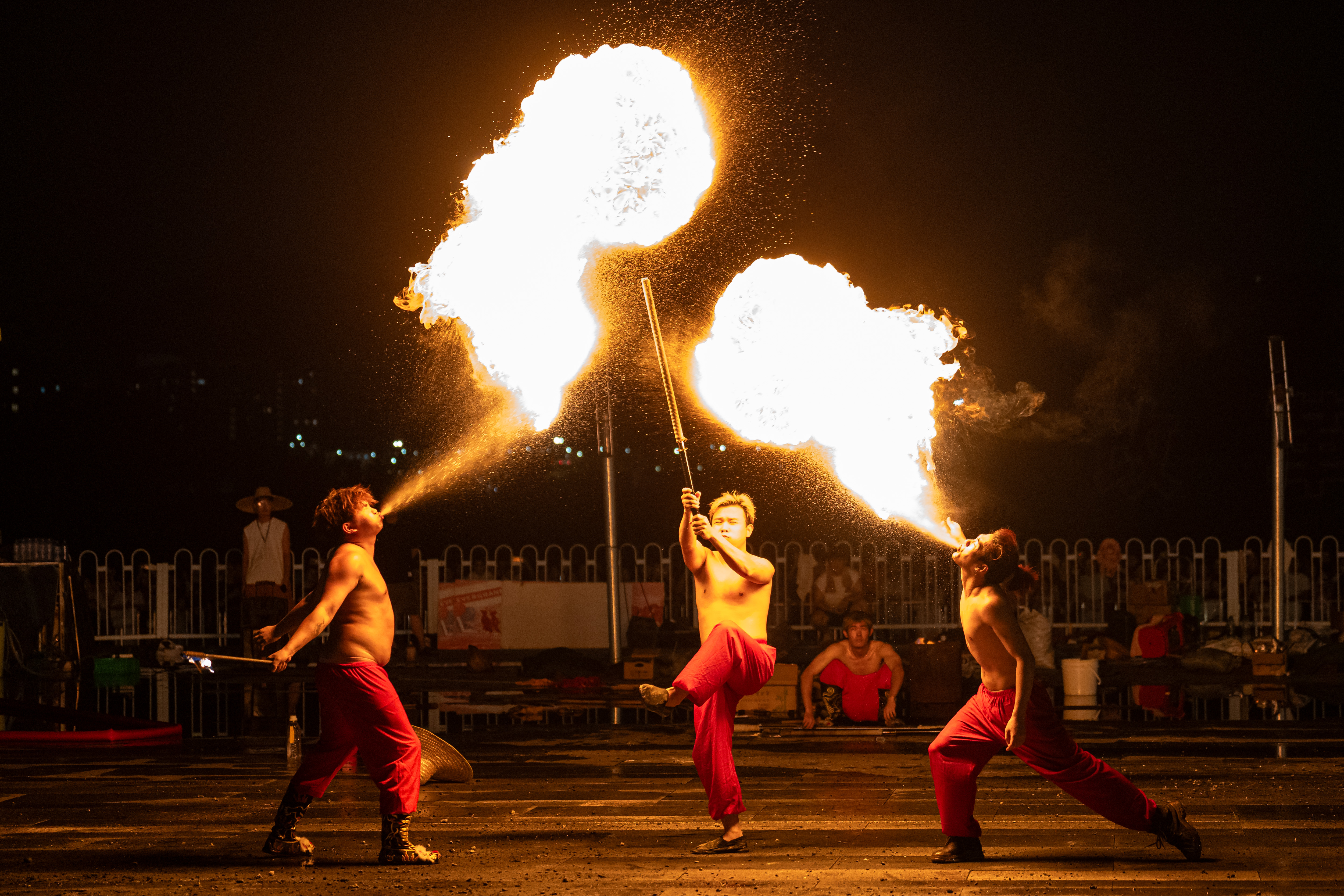 Herkesin nefesini kesen ateş dansı 2