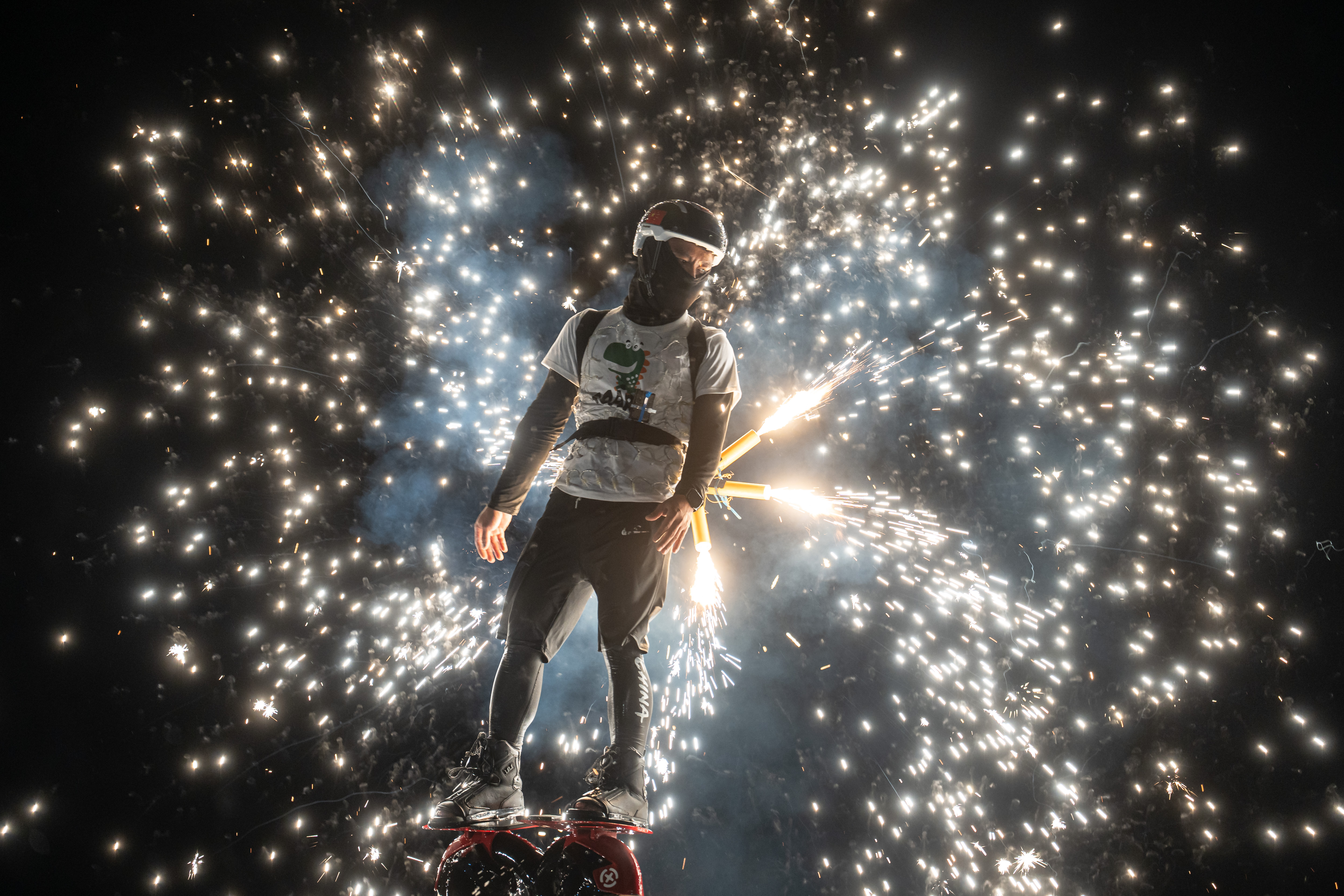 Herkesin nefesini kesen ateş dansı 10