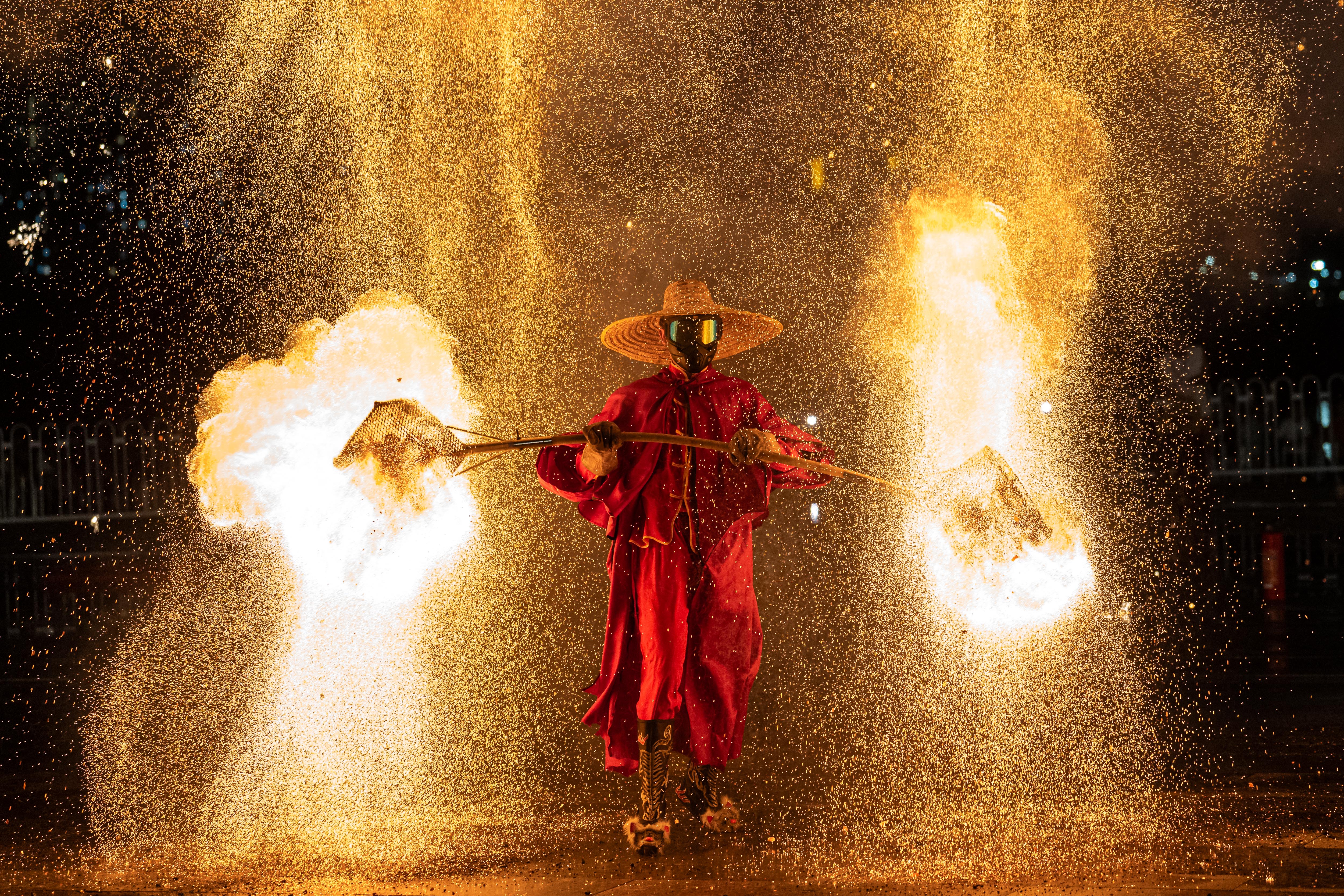 Herkesin nefesini kesen ateş dansı 12