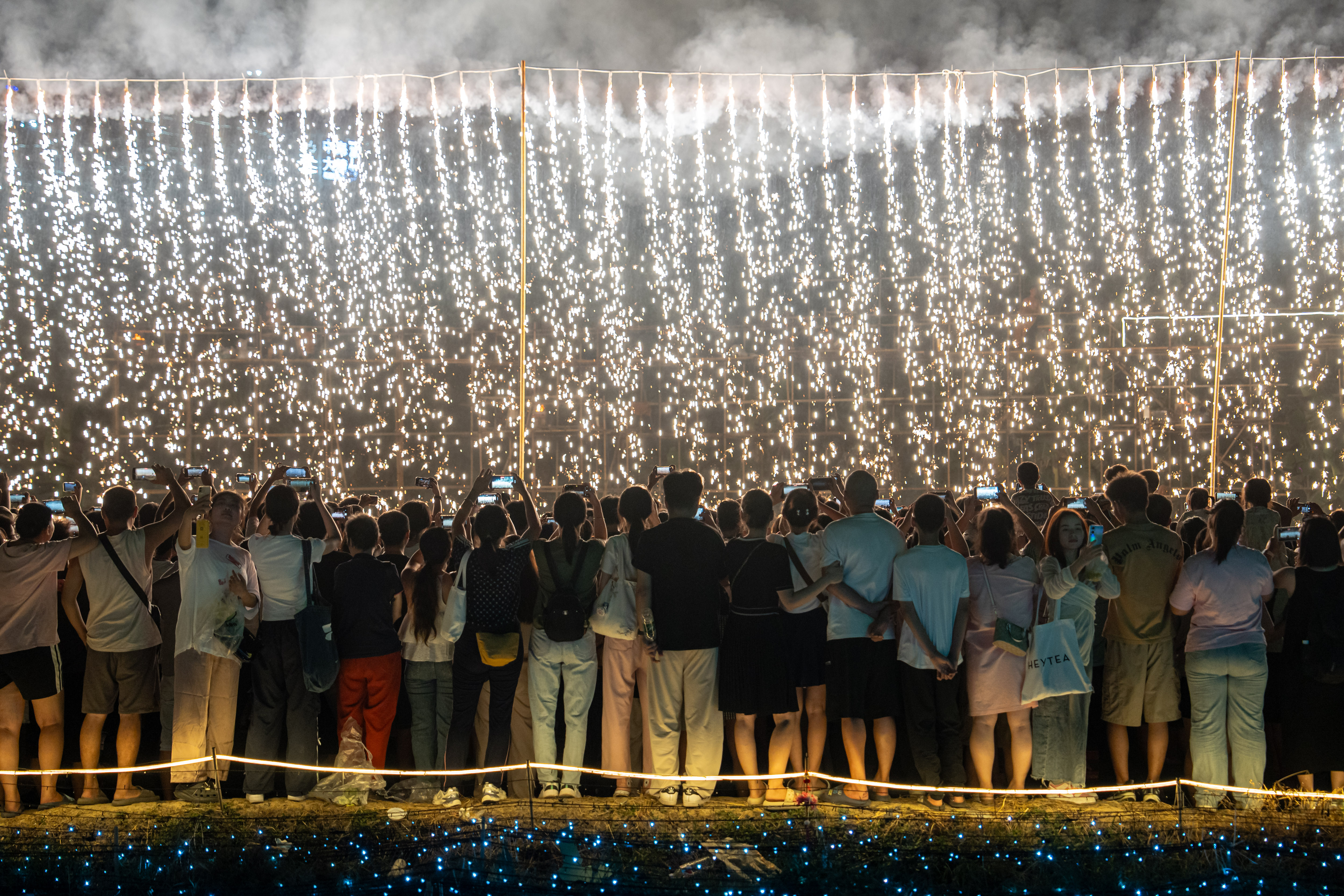 Herkesin nefesini kesen ateş dansı 15