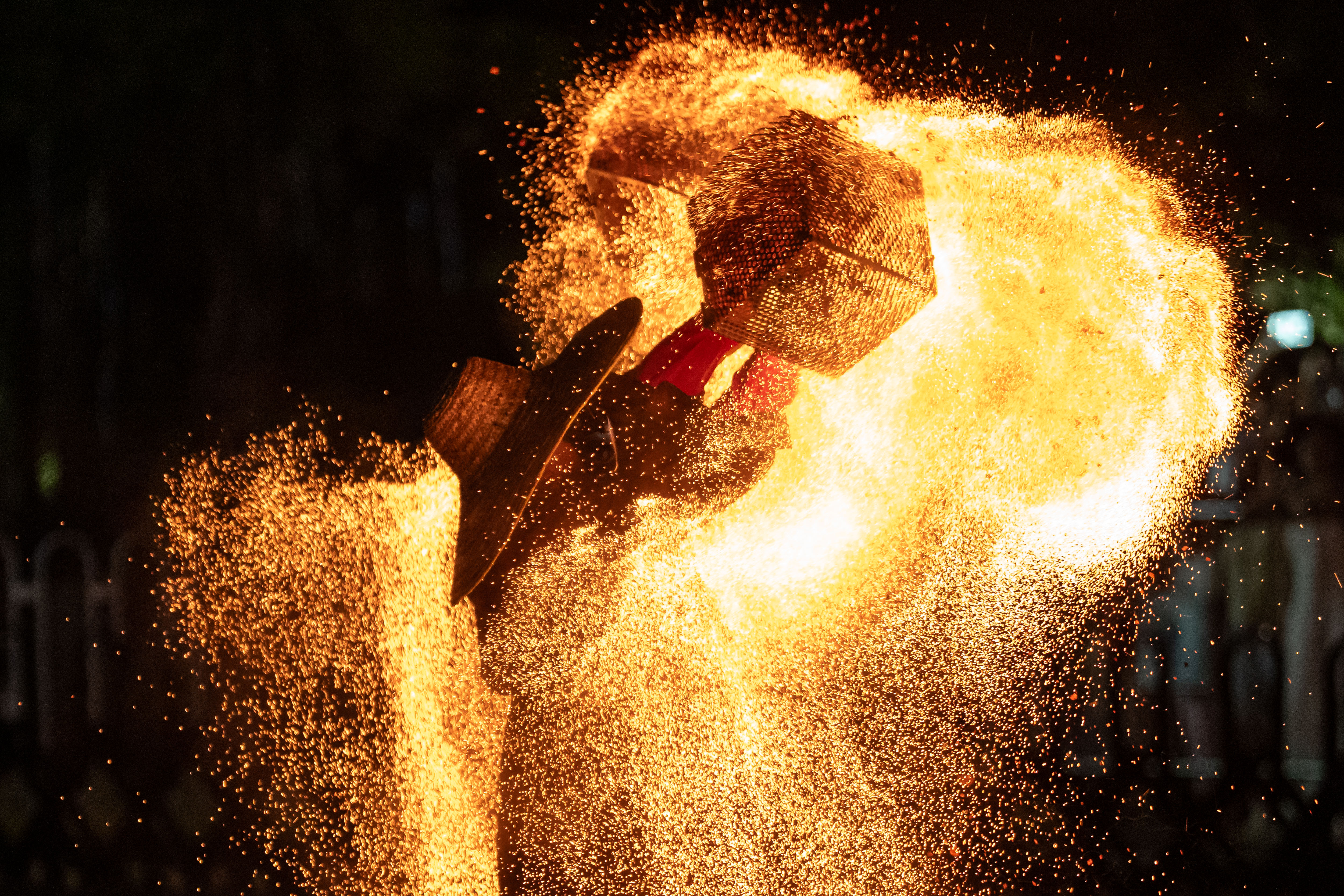 Herkesin nefesini kesen ateş dansı 16