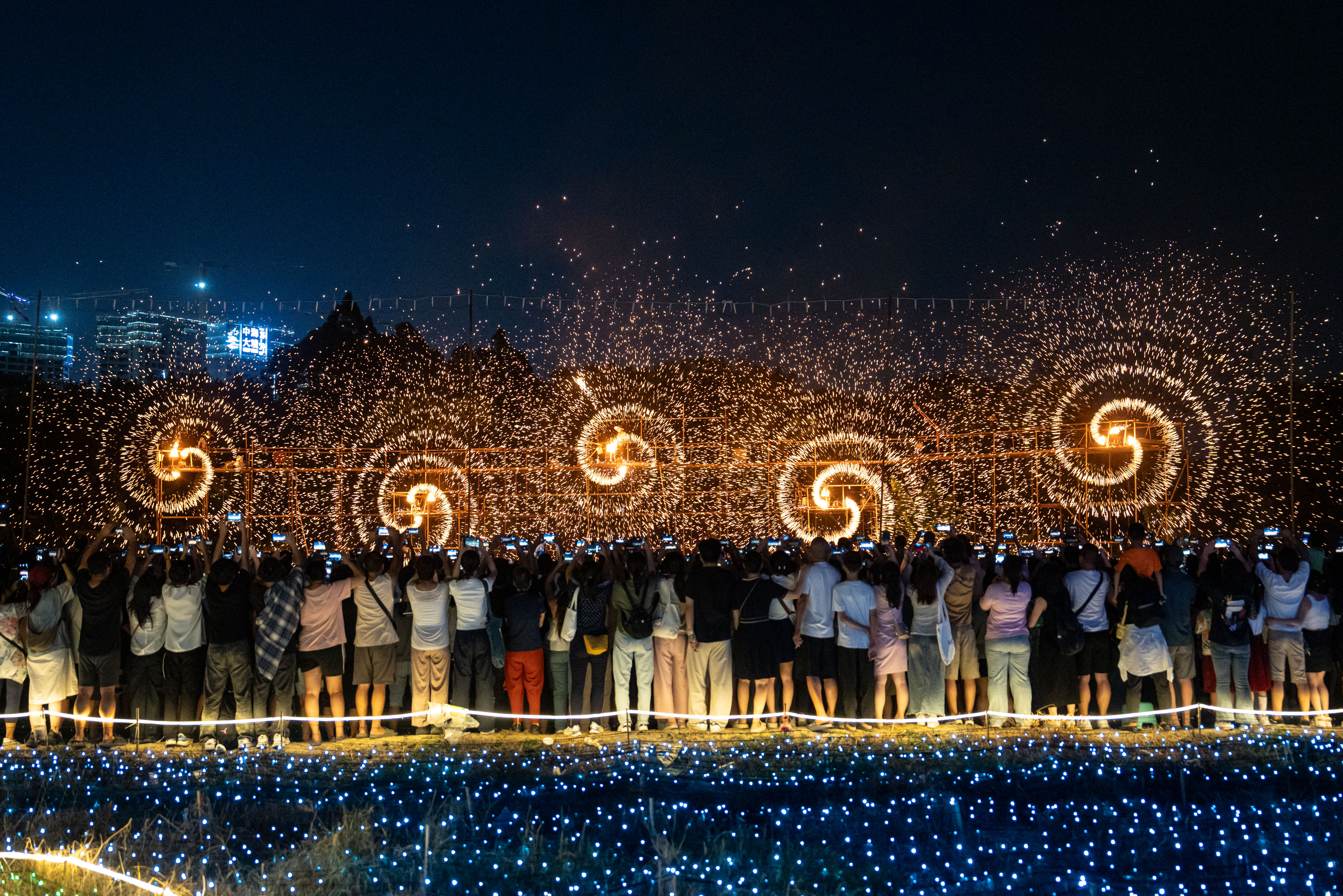 Herkesin nefesini kesen ateş dansı 17