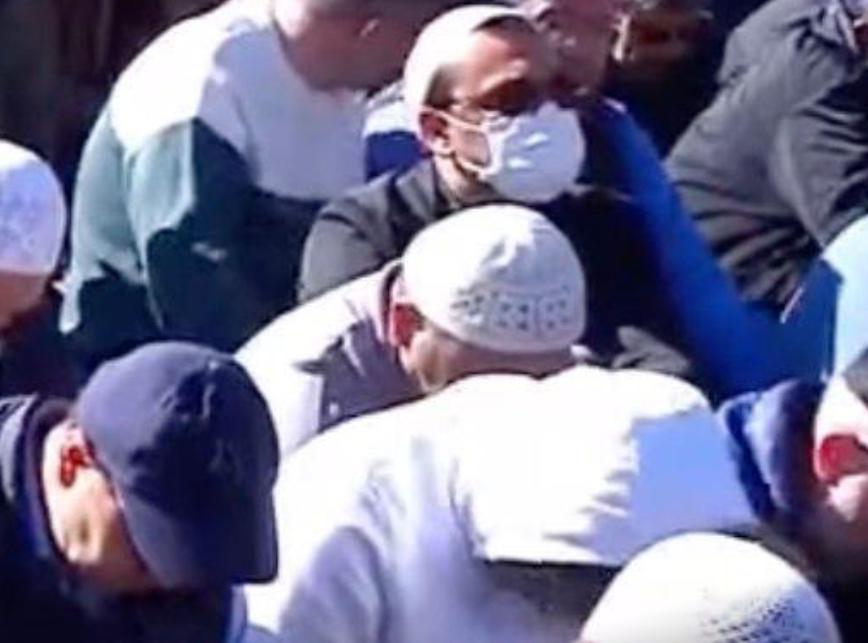 FETÖ'cülerin zor anları! Yüzlerini gizlemek için birbirleriyle yarıştılar 11