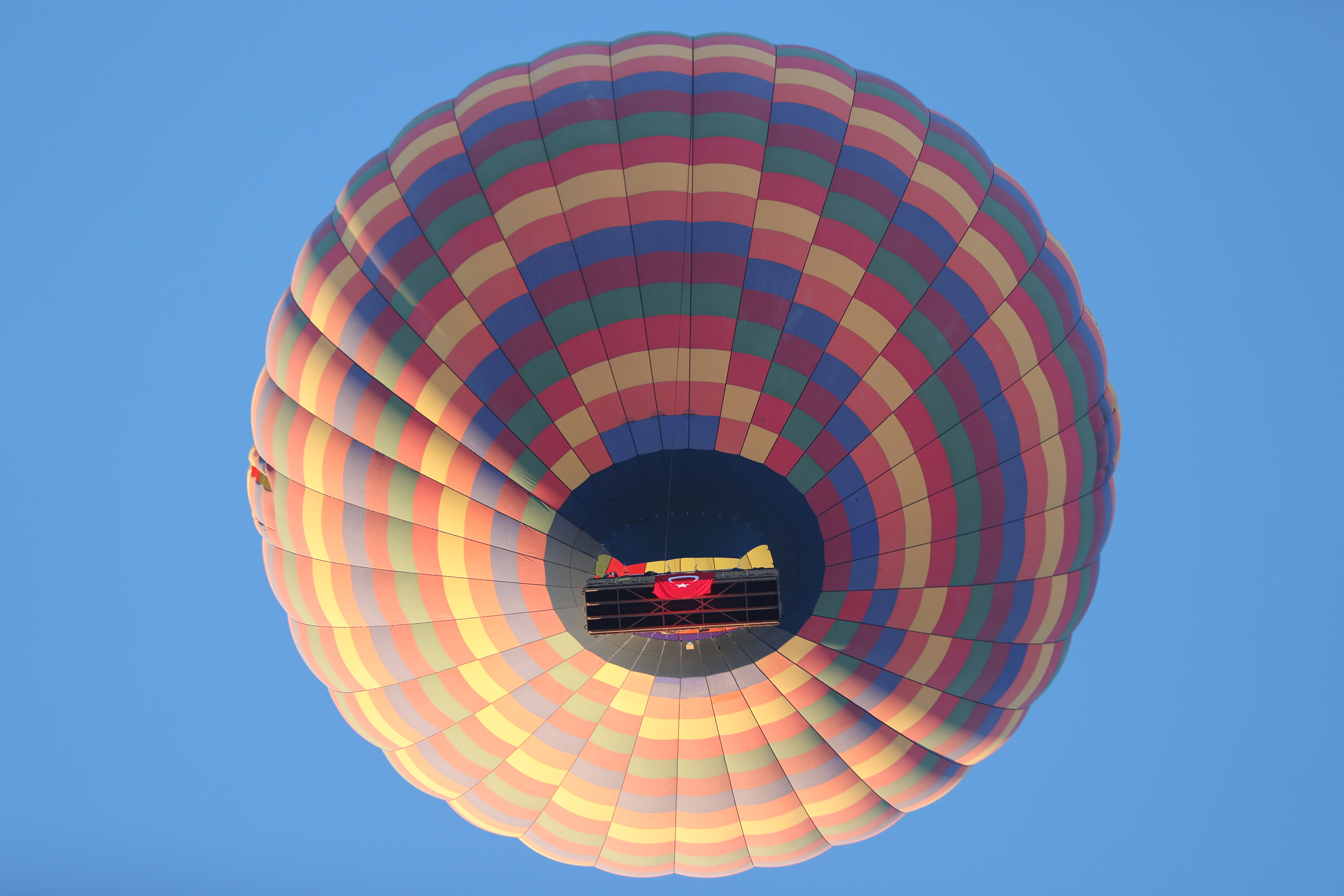 Kapadokya'da balonlar Türk bayraklarıyla uçtu 2