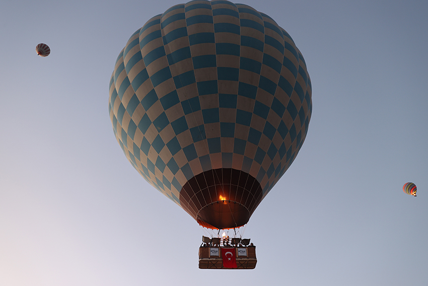 Kapadokya'da balonlar Türk bayraklarıyla uçtu 10