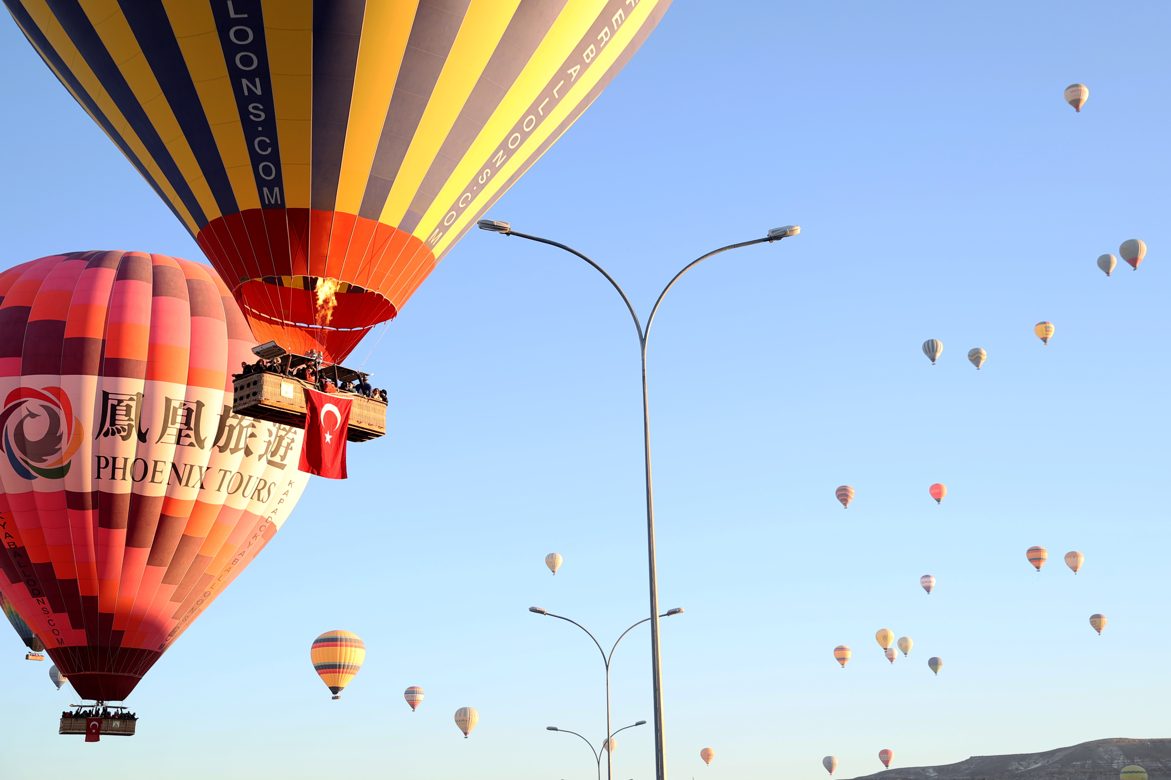 Kapadokya'da balonlar Türk bayraklarıyla uçtu 4