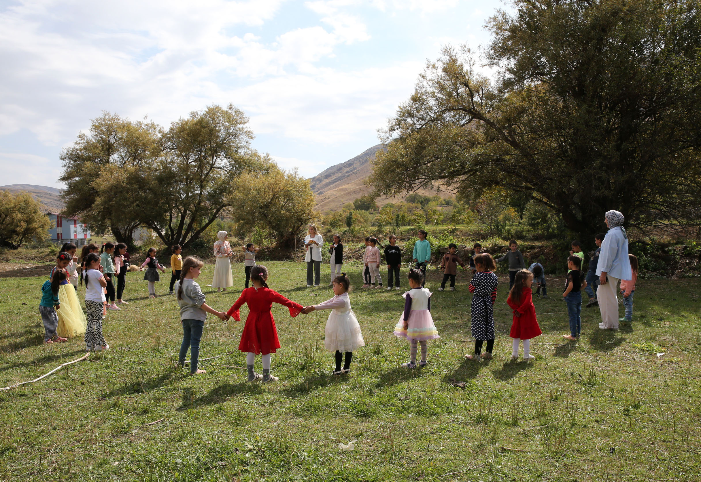 Eğitimi doğaya taşıdılar eğlenerek öğreniyorlar 4