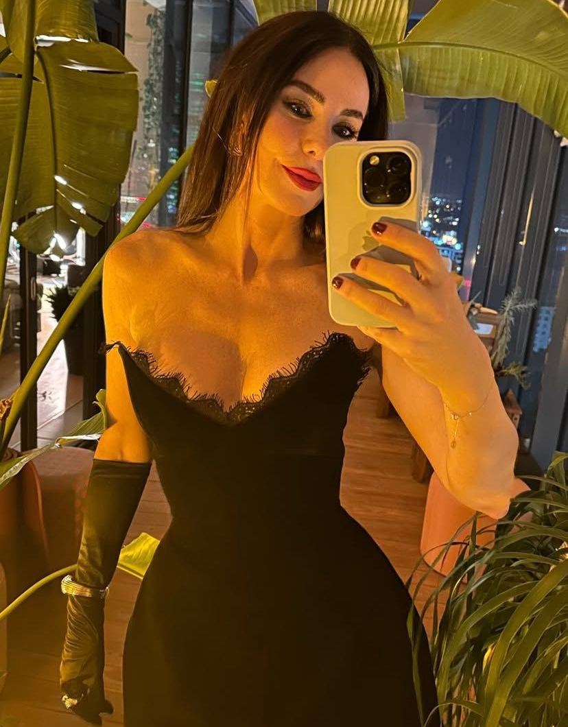 Defne Samyeli'nin kızı Deren Talu doğum günü partisinde! 30 yaşına merdiven dayadı 3