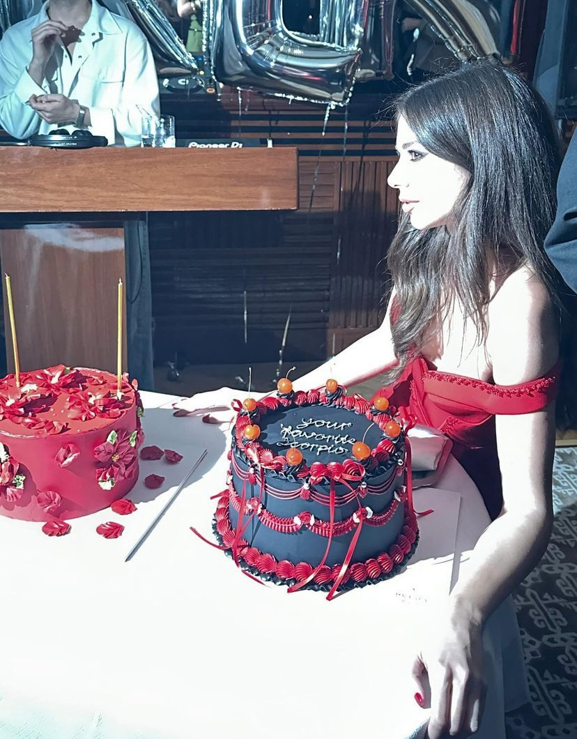 Defne Samyeli'nin kızı Deren Talu doğum günü partisinde! 30 yaşına merdiven dayadı 4