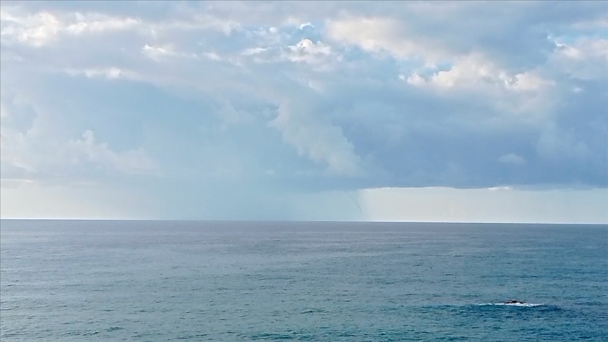 Yağış sonrası denizde ortaya çıktı! Görenler gözlerine inanamadı: Herkes telefonuna sarıldı 1