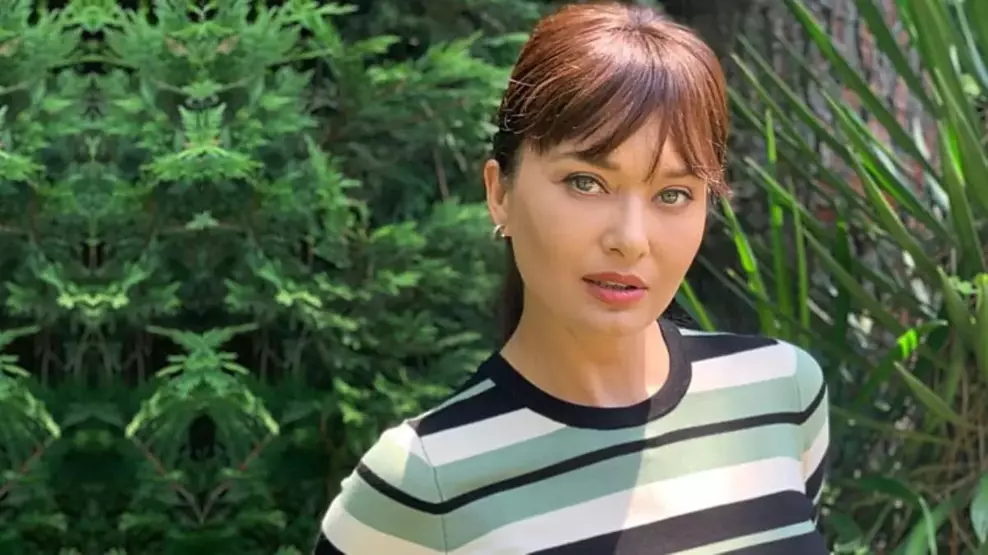 Nurgül Yeşilçay kırmızı elbisesiyle Suudi Arabistan'daki festivale damga vurdu 6