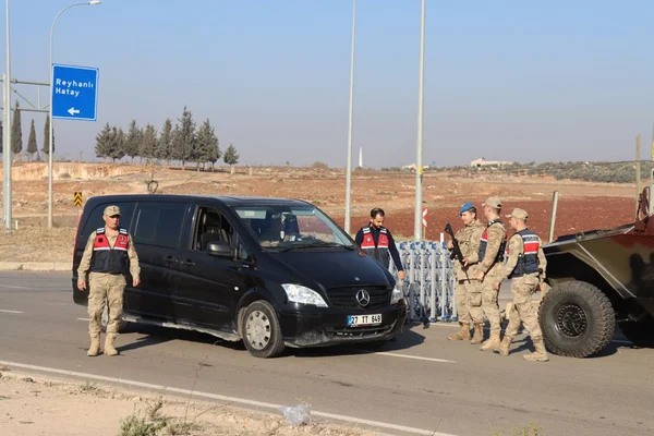 Sınır kapılarında yoğunluk Suriyeliler ülkelerine dönüyor 10