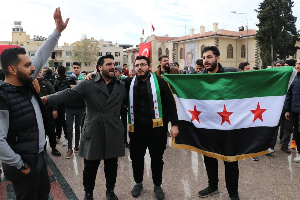 Türkiye'deki Suriyeliler sokaklara döküldü! Esed'in gidişini böyle kutladılar 11