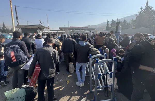 Sınır kapılarında yoğunluk Suriyeliler ülkelerine dönüyor 13