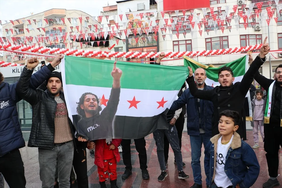Türkiye'deki Suriyeliler sokaklara döküldü! Esed'in gidişini böyle kutladılar 10