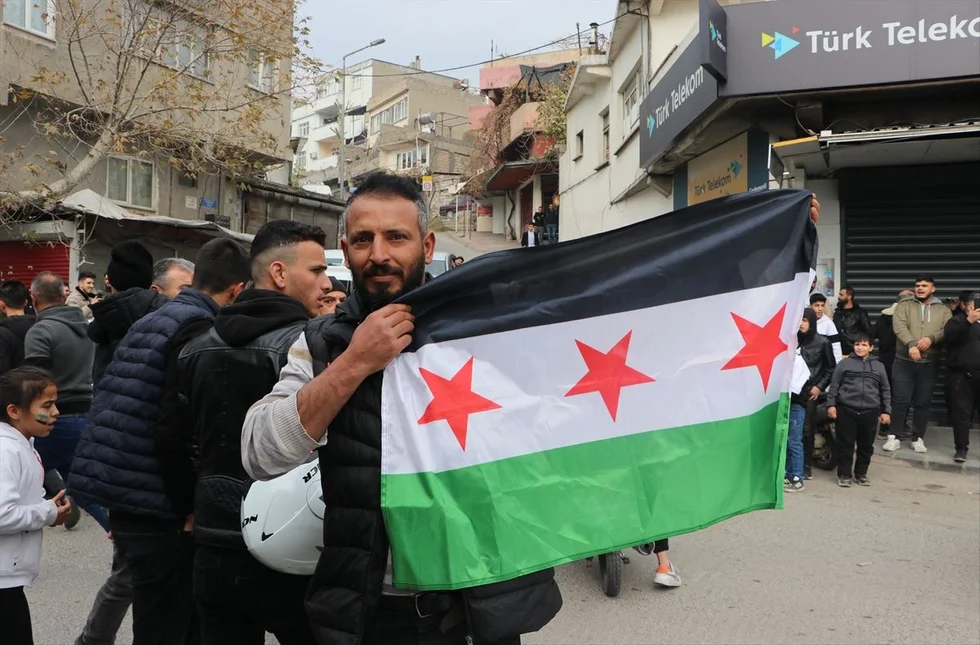 Türkiye'deki Suriyeliler sokaklara döküldü! Esed'in gidişini böyle kutladılar 15