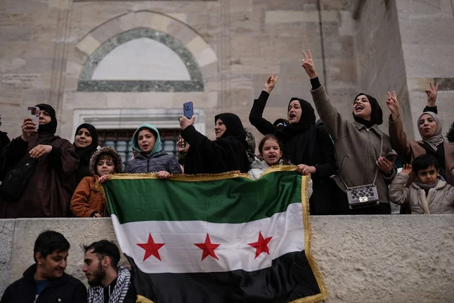 Türkiye'deki Suriyeliler sokaklara döküldü! Esed'in gidişini böyle kutladılar 2