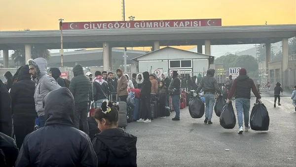 Sınır kapılarında yoğunluk Suriyeliler ülkelerine dönüyor 2