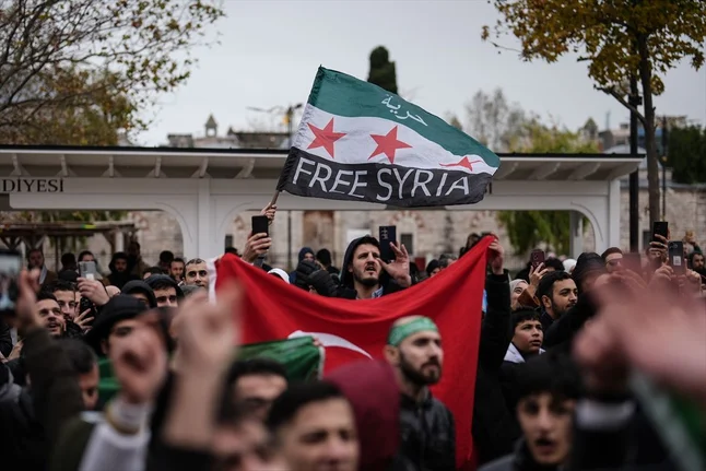 Türkiye'deki Suriyeliler sokaklara döküldü! Esed'in gidişini böyle kutladılar 6