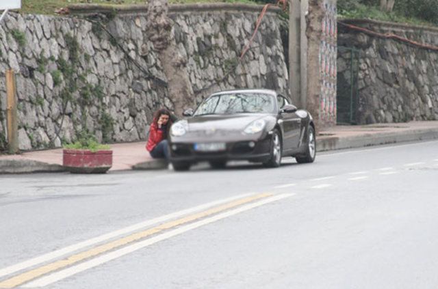 ebru polat arabaya su doldurma