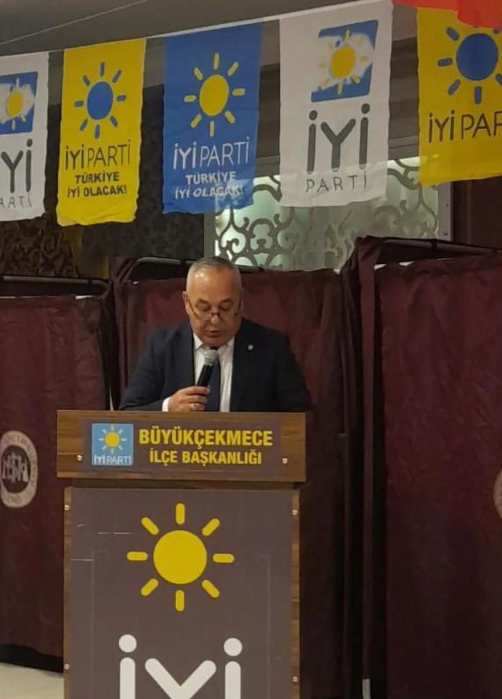 İYİ Parti Büyükçekmece'de Nejat Durmuş başkanlığa seçildi
