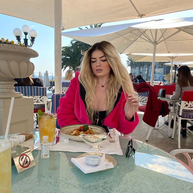 konuşanlar damla gezen