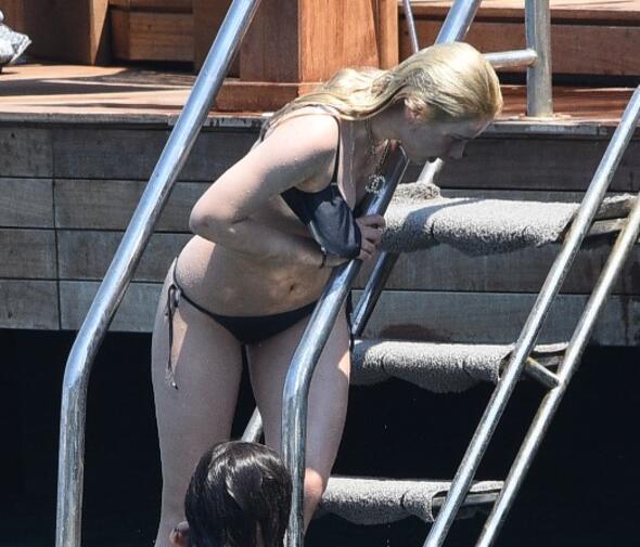 aleyna tilki bikinili fotoğrafı