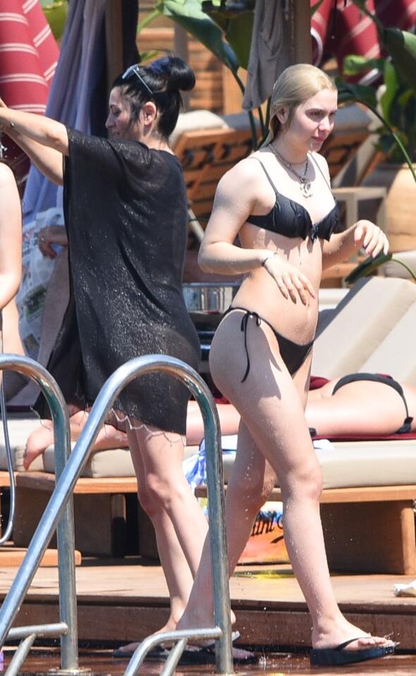 aleyna tilki bikinili fotoğrafı